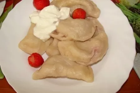 Вареники с клубникой и йогуртом (тесто на йогурте): шаг 2
