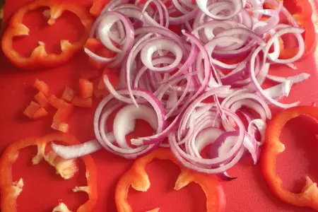 Картофельный салат с сыром фета и курицей, сытный: шаг 3
