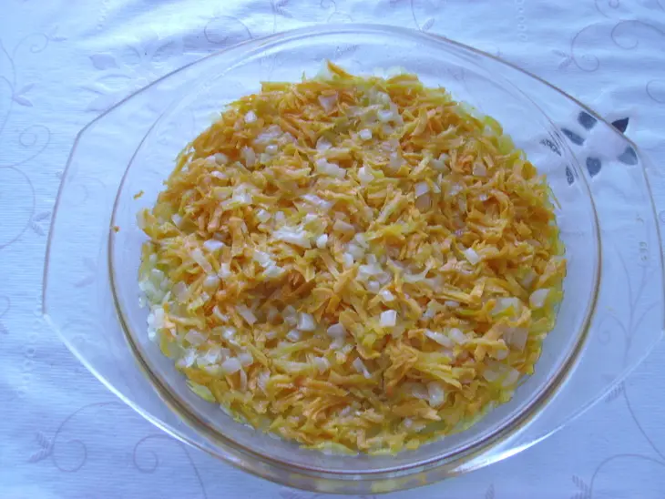 Гороховый суп с рыбными консервами: шаг 1