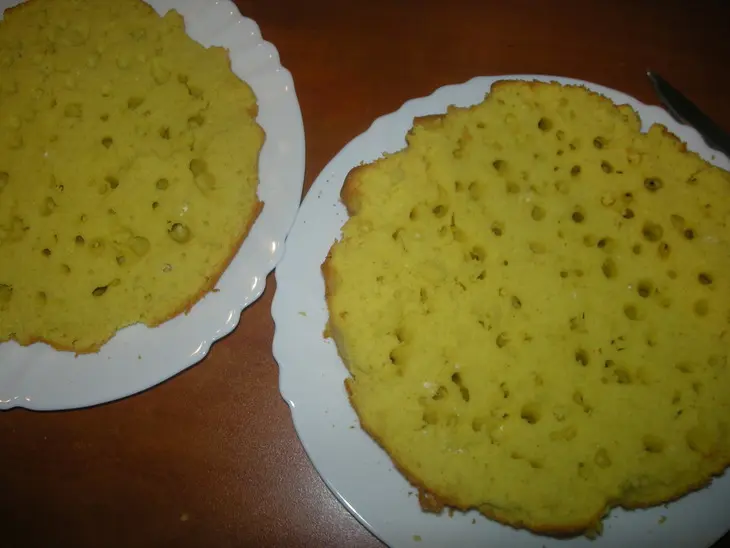 Шарлотка с ягодами и сливками: шаг 2