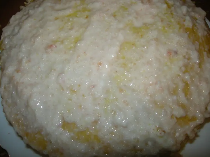 Шарлотка с ягодами и сливками: шаг 7