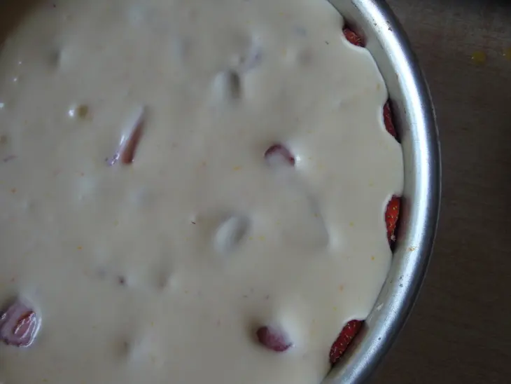 Торт с клубникой и белым шоколадом. нежный: шаг 4