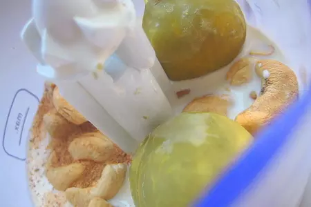 Фуа-гра с дипом из кешью и яичных желтков.: шаг 2