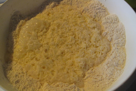 Луково-чесночно-сырный хлеб на пиве (быстро и просто в приготовлении): шаг 3