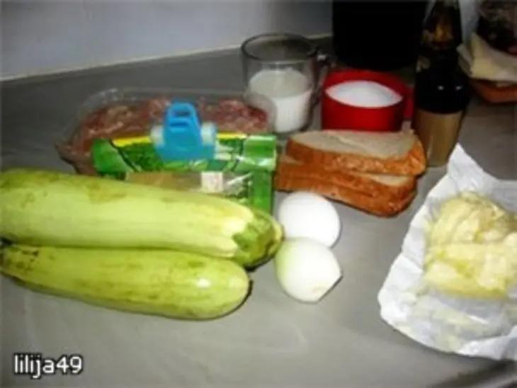 Шарлотка с кабачками и курицей: шаг 1