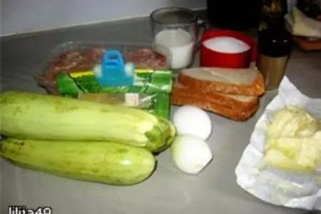 Шарлотка с кабачками и курицей: шаг 1