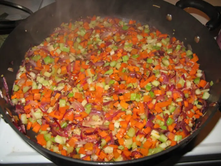Чечевичный густой суп  с овощами, лимонным соком  и чесноком: шаг 1