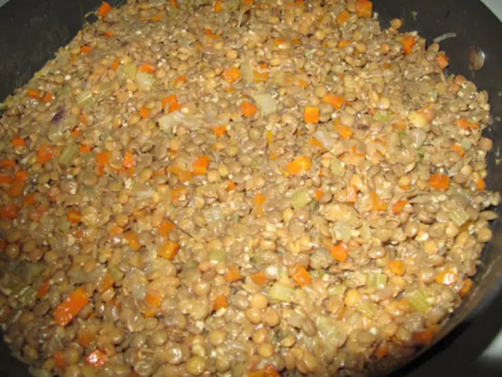 Чечевичный густой суп  с овощами, лимонным соком  и чесноком: шаг 2