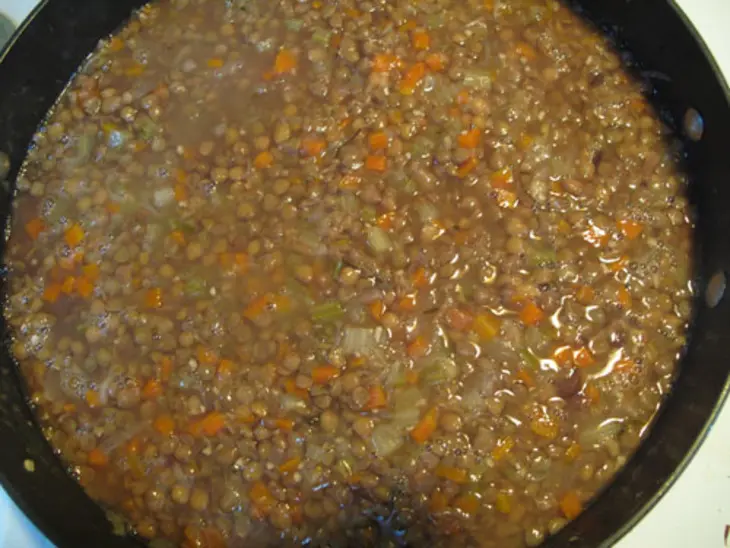 Чечевичный густой суп  с овощами, лимонным соком  и чесноком: шаг 3