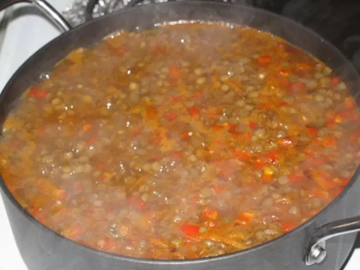 Чечевичный густой суп  с овощами, лимонным соком  и чесноком: шаг 4