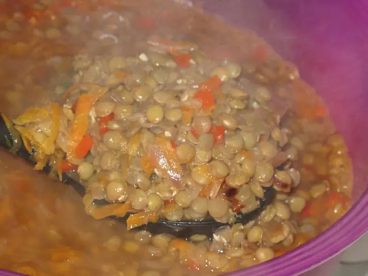 Чечевичный густой суп  с овощами, лимонным соком  и чесноком: шаг 5
