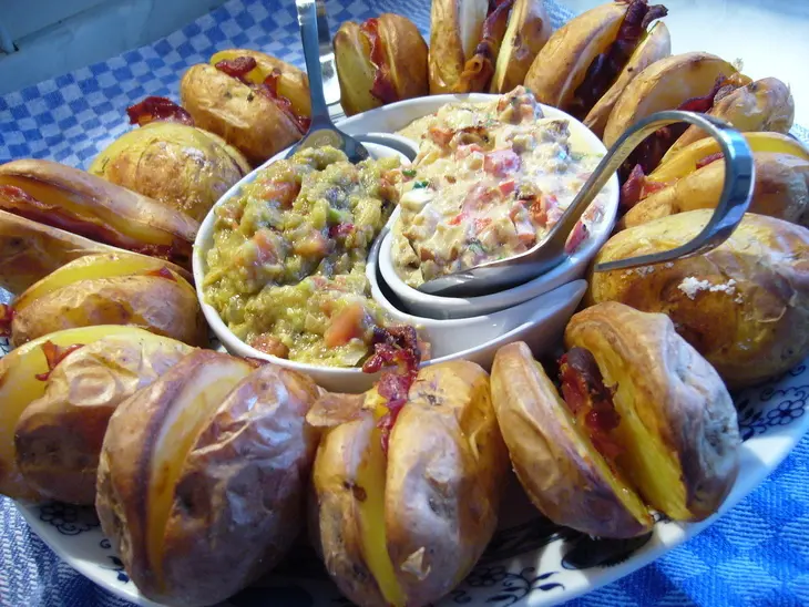 Печеная картошка и дипы к ней: шаг 7