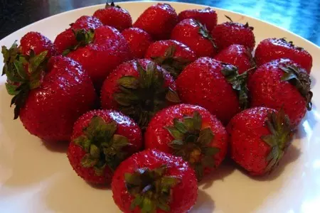 Шоколадные чашечки с клубнично-меренговым десертом: шаг 7