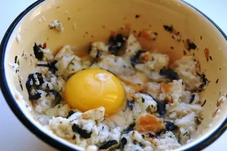 Мясной бульон с клёцками  и зеленью.: шаг 2