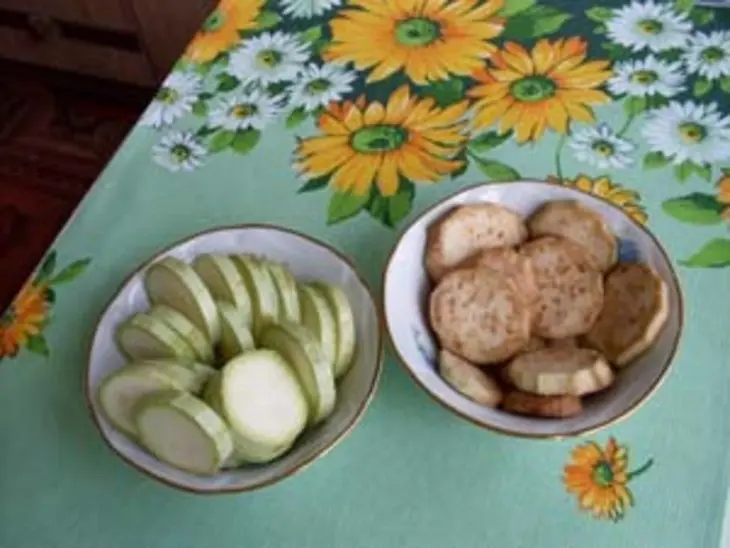 Запеканка с кабачками, баклажанами и мясом: шаг 1