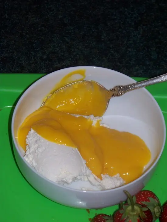 Полезно вкусный десерт  из творога и фруктов: шаг 5
