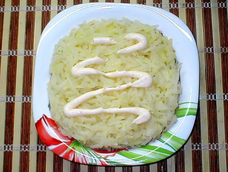 Классический  салат  "мимоза": шаг 3
