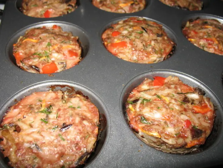 Мясные кексы с наполнителями: шаг 3