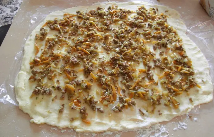 Картофельный рулет с начинкой: шаг 4