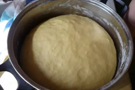 Сдобное тесто и сладкий рогалик из него: шаг 1
