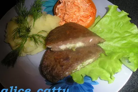 Биточки из говяжей печени с начинкой: шаг 8