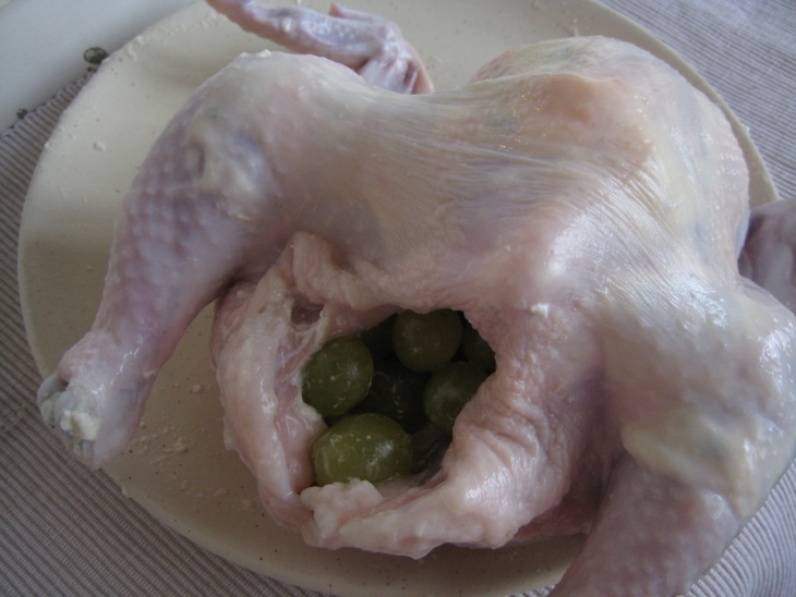 Цыпленок с виноградом, маскарпоне и розмарином.: шаг 2