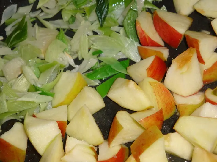 Густой суп со свининой и яблоками.: шаг 3