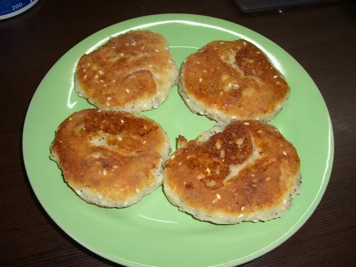 Сырники с кунжутом и маком!!!: шаг 5