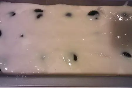 Вкусный кексик с ананасами и черешней: шаг 3