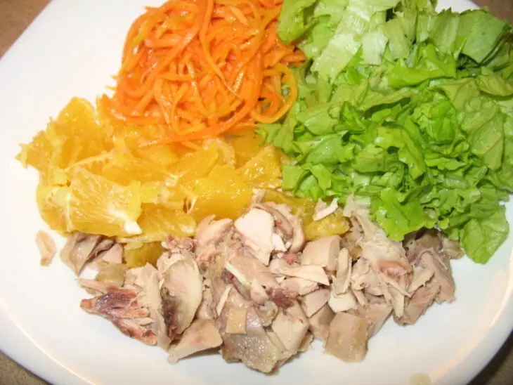 Салат куриный с корейской морковью и апельсинами: шаг 2
