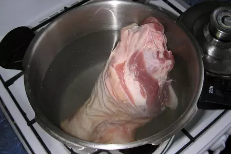 Рулет из свинной рульки: шаг 1