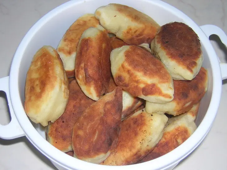 Пирожки из творога с ливерной начинкой: шаг 3