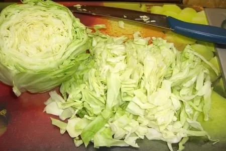 Капустка тушеная, да с прикопченой грудинкой и кабачком!: шаг 5