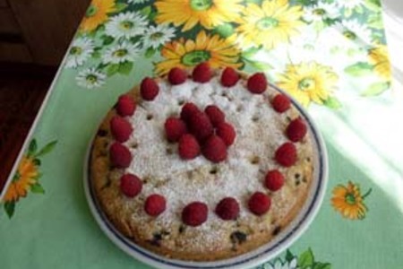Бисквитный пирог с ягодами: шаг 5