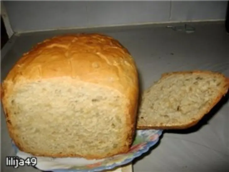 Хлеб с жареным луком и семечками: шаг 1