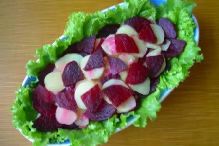 Салат из копченой скумбрии с молодым картофелем и молодой свеклой: шаг 2
