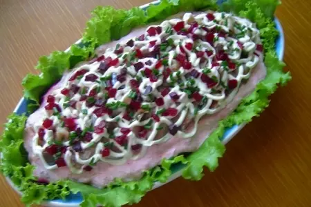 Салат из копченой скумбрии с молодым картофелем и молодой свеклой: шаг 5