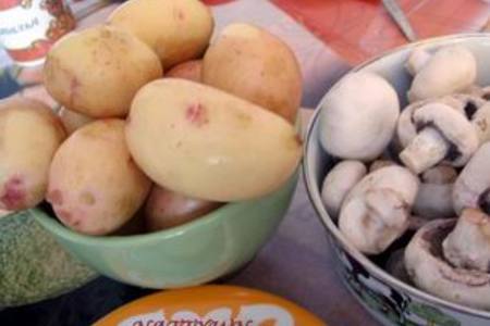 Картофельные лодочки с грибной начинкой.: шаг 1