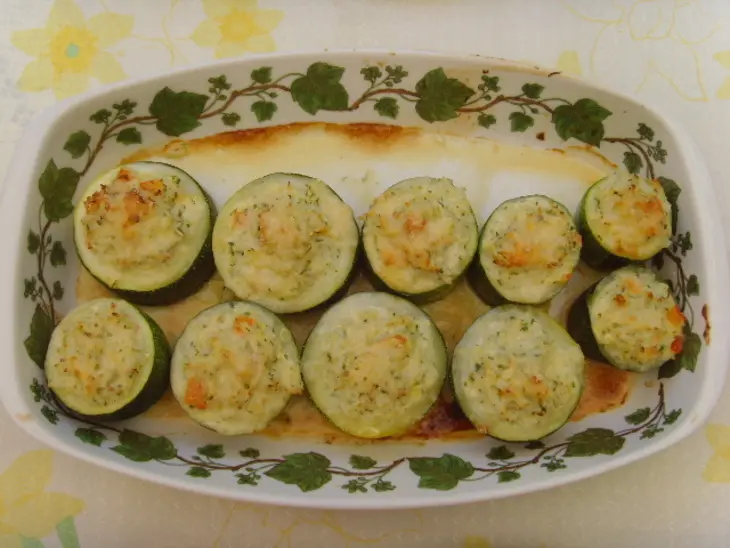 Кабачки фаршированные сыром рёблюшон: шаг 5