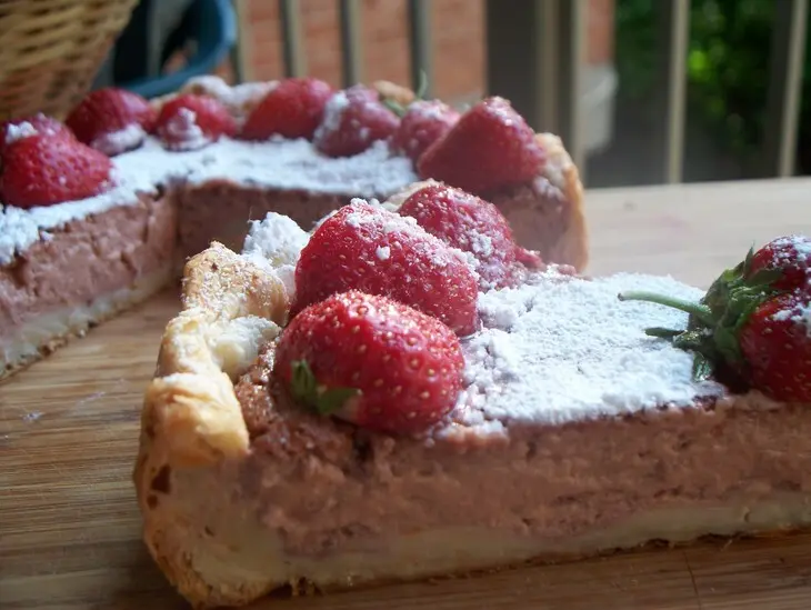 Пирог фермерский с клубникой и сыром  бри !!: шаг 5
