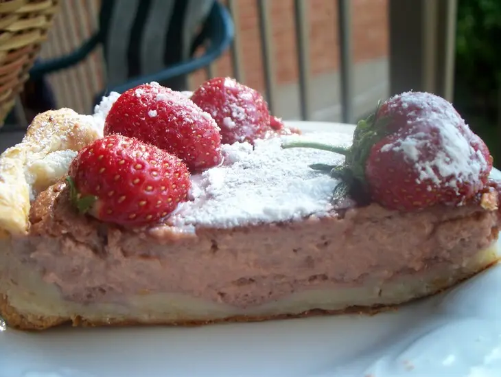 Пирог фермерский с клубникой и сыром  бри !!: шаг 6