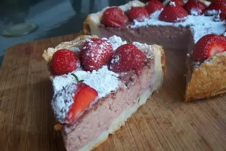 Пирог фермерский с клубникой и сыром  бри !!: шаг 7