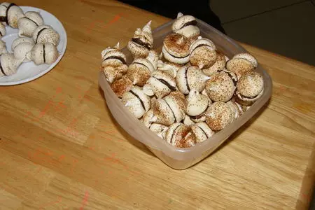 Сэндвич поцелуйчик с варённой сгущенкой: шаг 3