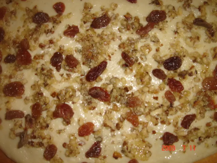 Сдобные булочки с орехами и изюмом: шаг 5