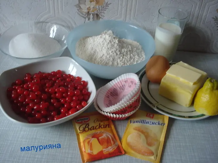 Мини-кексы с красной смородиной: шаг 1