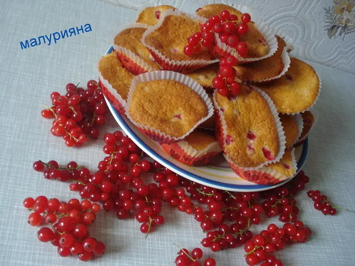 Мини-кексы с красной смородиной: шаг 8