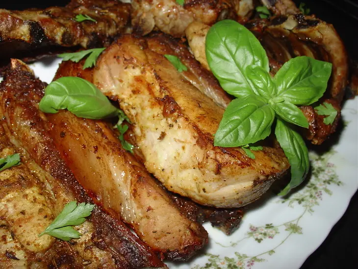 Мясо и рёбрышки, запечённые в ароматной приправе: шаг 4