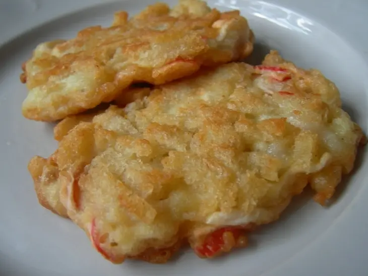 Рыбные оладьи с хлебной корочкой: шаг 1