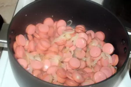 Суп томатный с копчеными сосисками: шаг 2