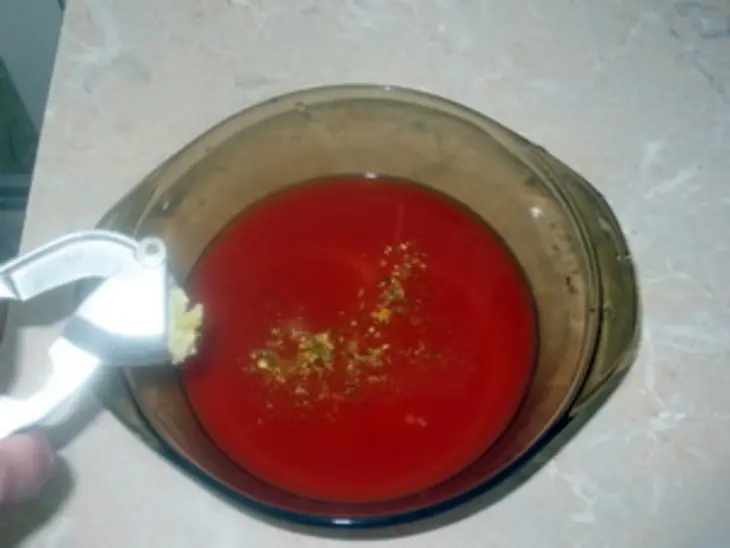 Суп томатный с копчеными сосисками: шаг 4